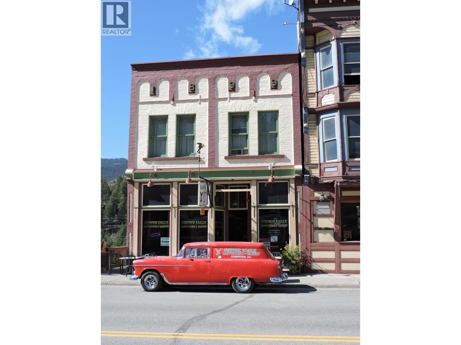 325 Copper Avenue S photo 3