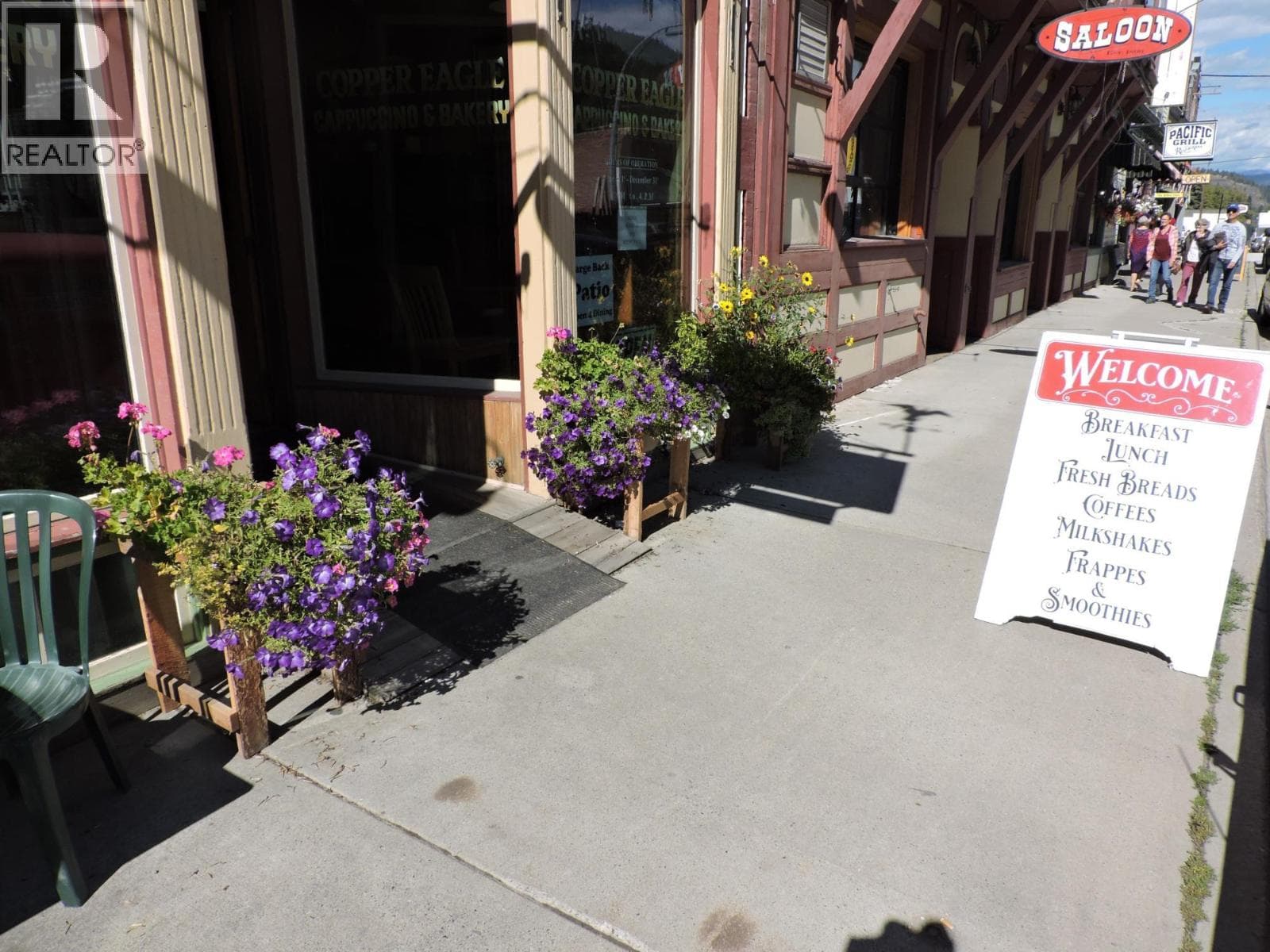 325 Copper Avenue S photo 4