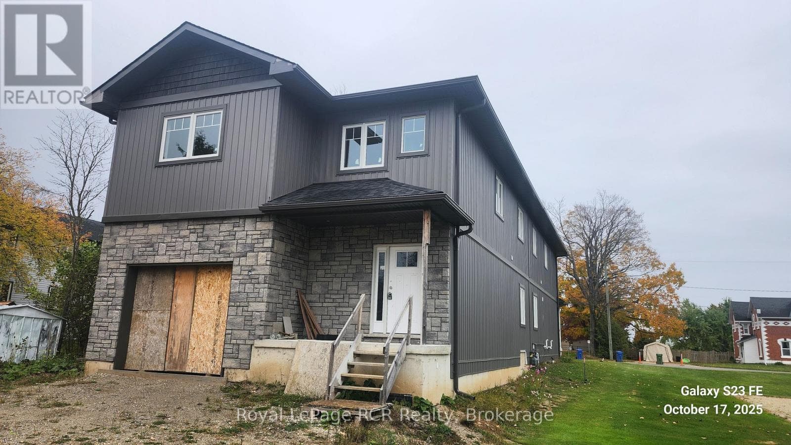 3 bed 3 bath single family at 140 GOLD STREET W — $599,000