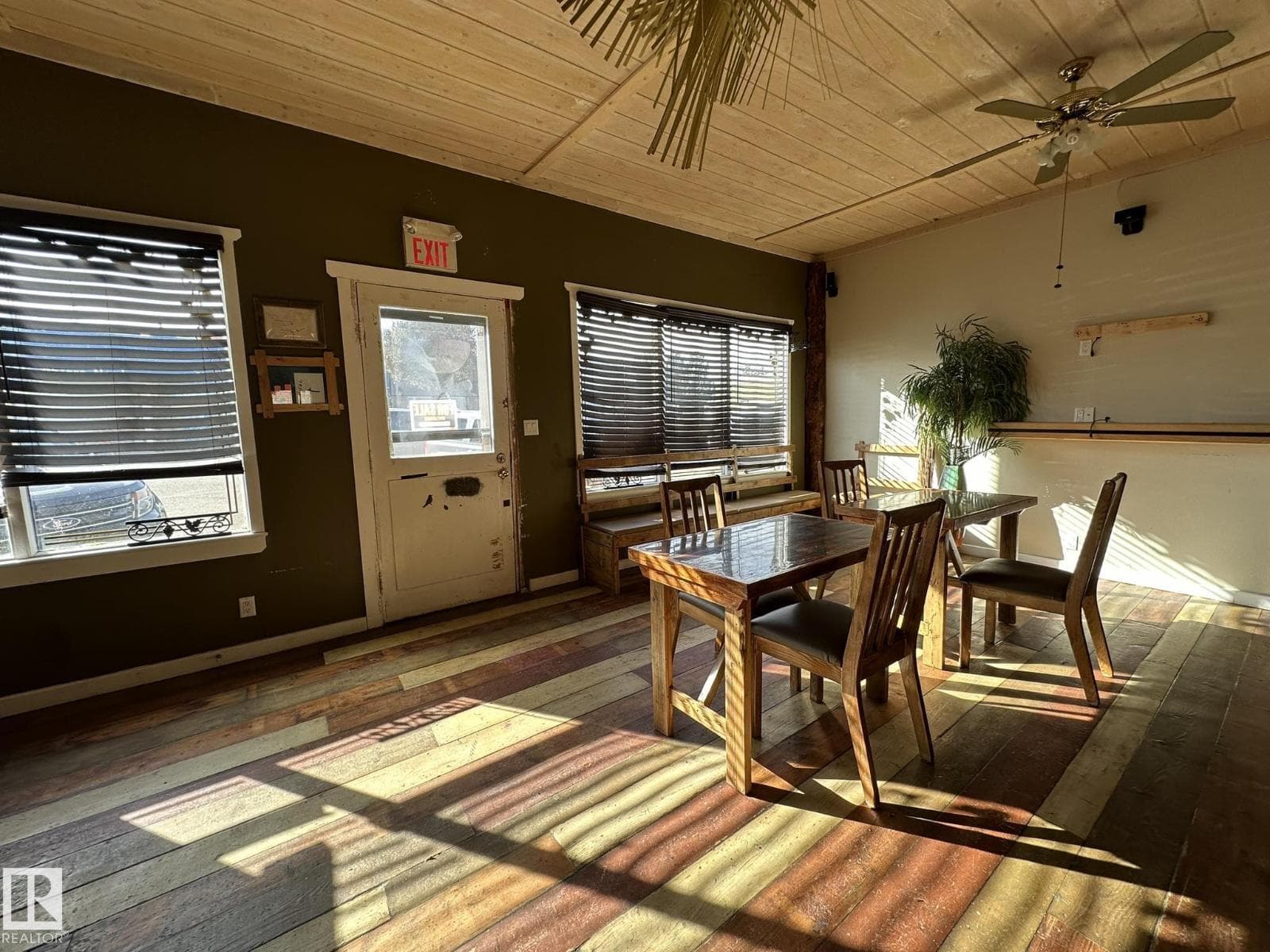 38 Wheatland AV photo 3
