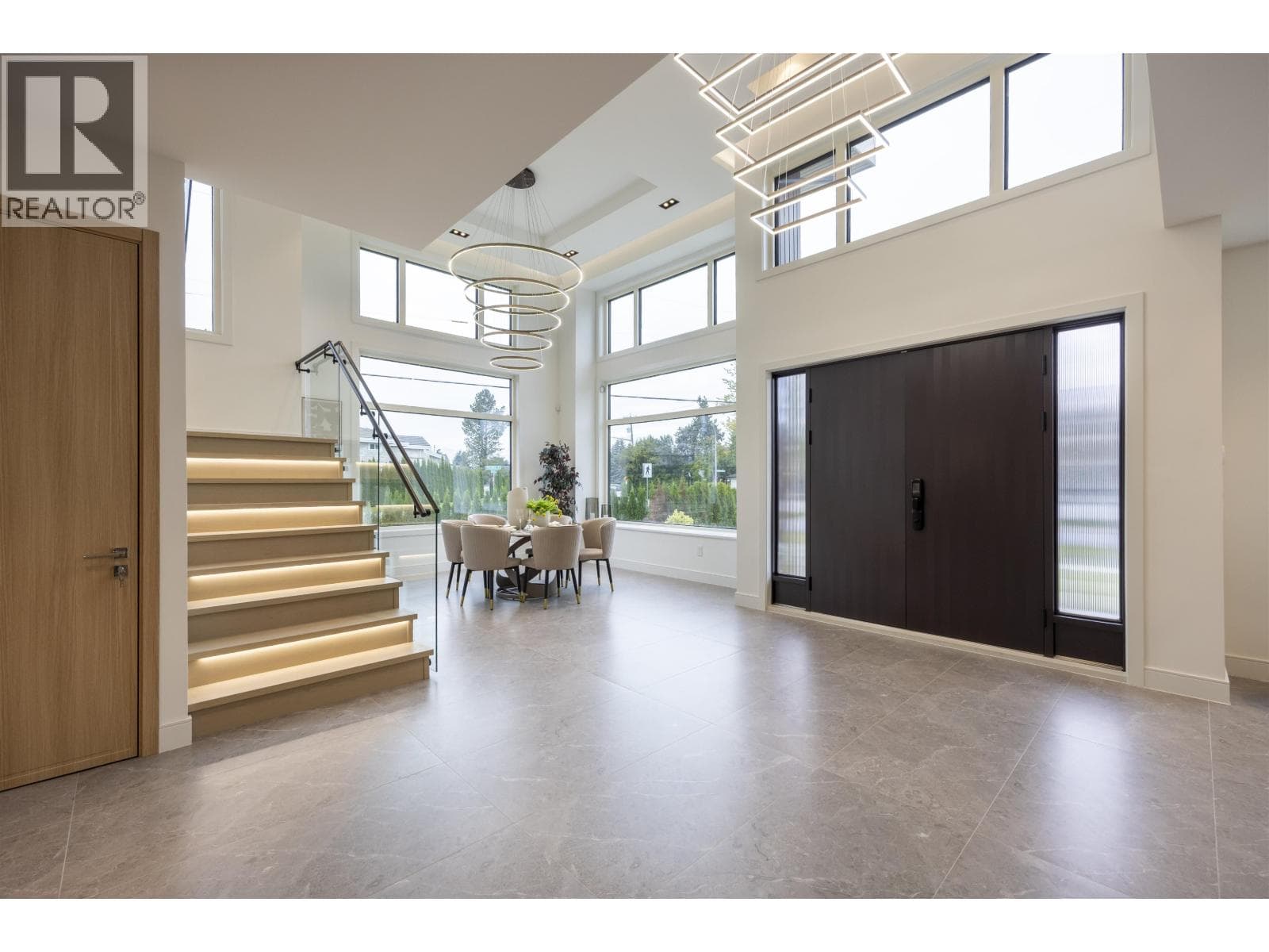 9240 SAUNDERS ROAD photo 4