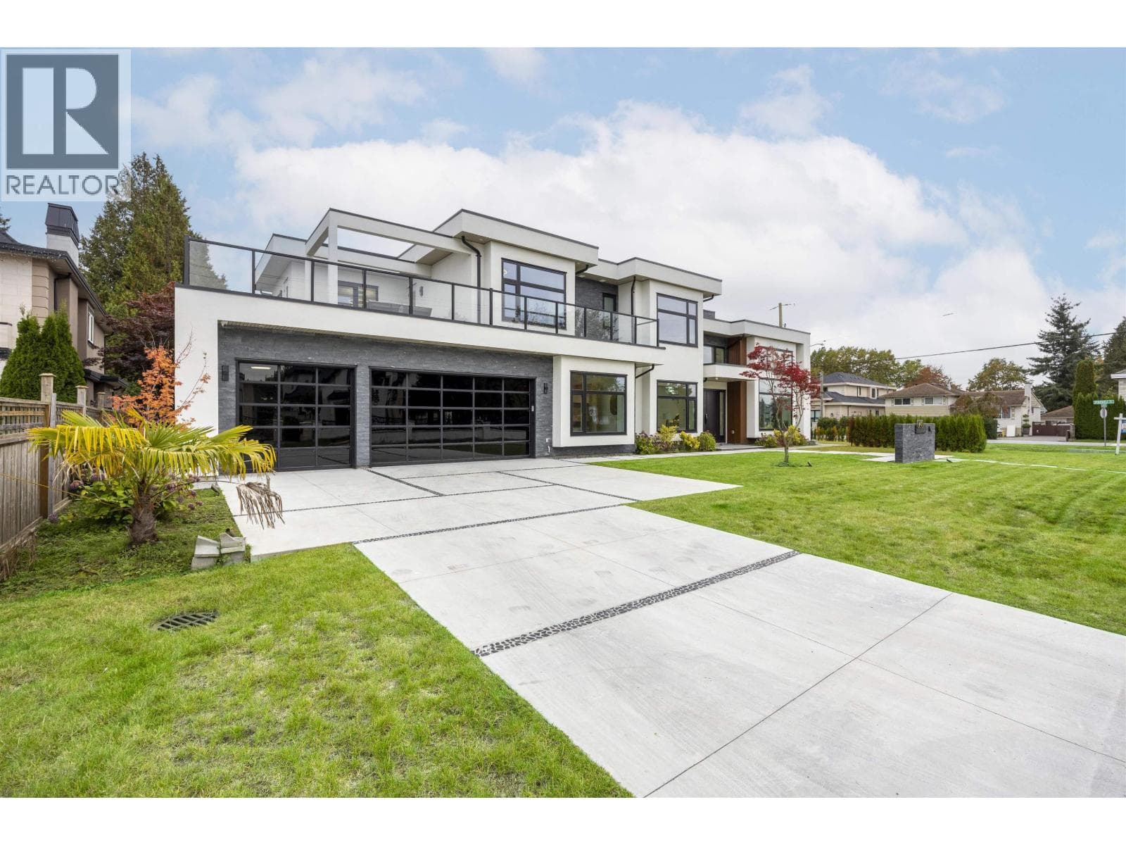 9240 SAUNDERS ROAD photo 3