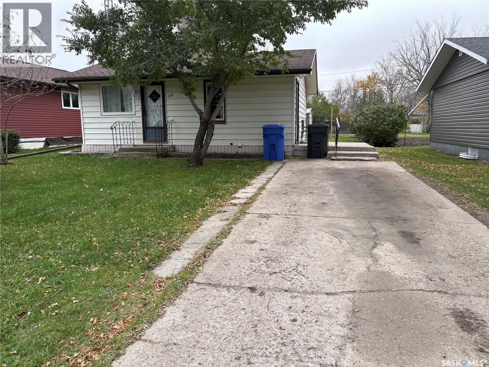 230 Prothero AVENUE E — photo 2