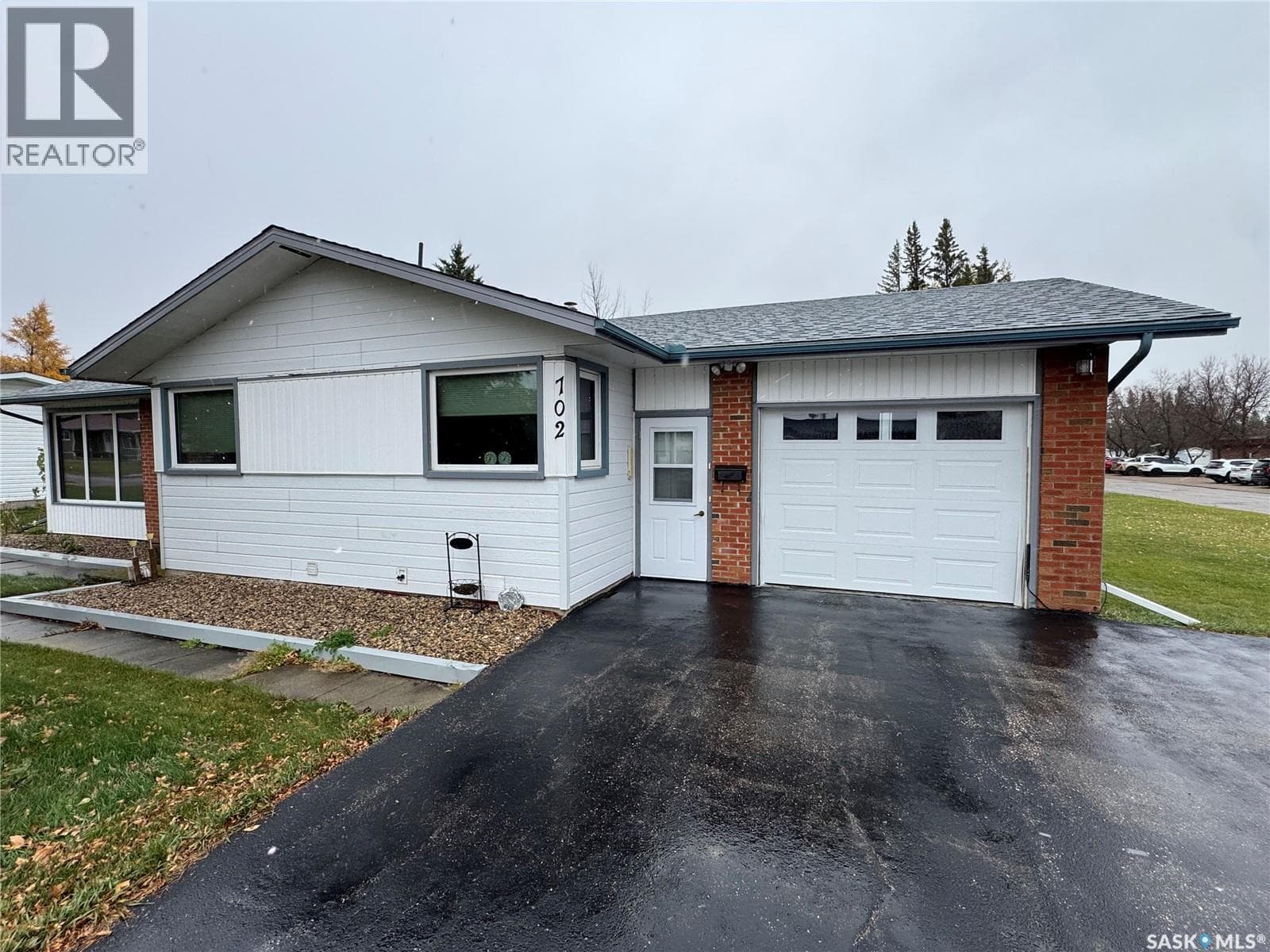 4 bed 3 bath single family at 702 Portage AVENUE — $189,900