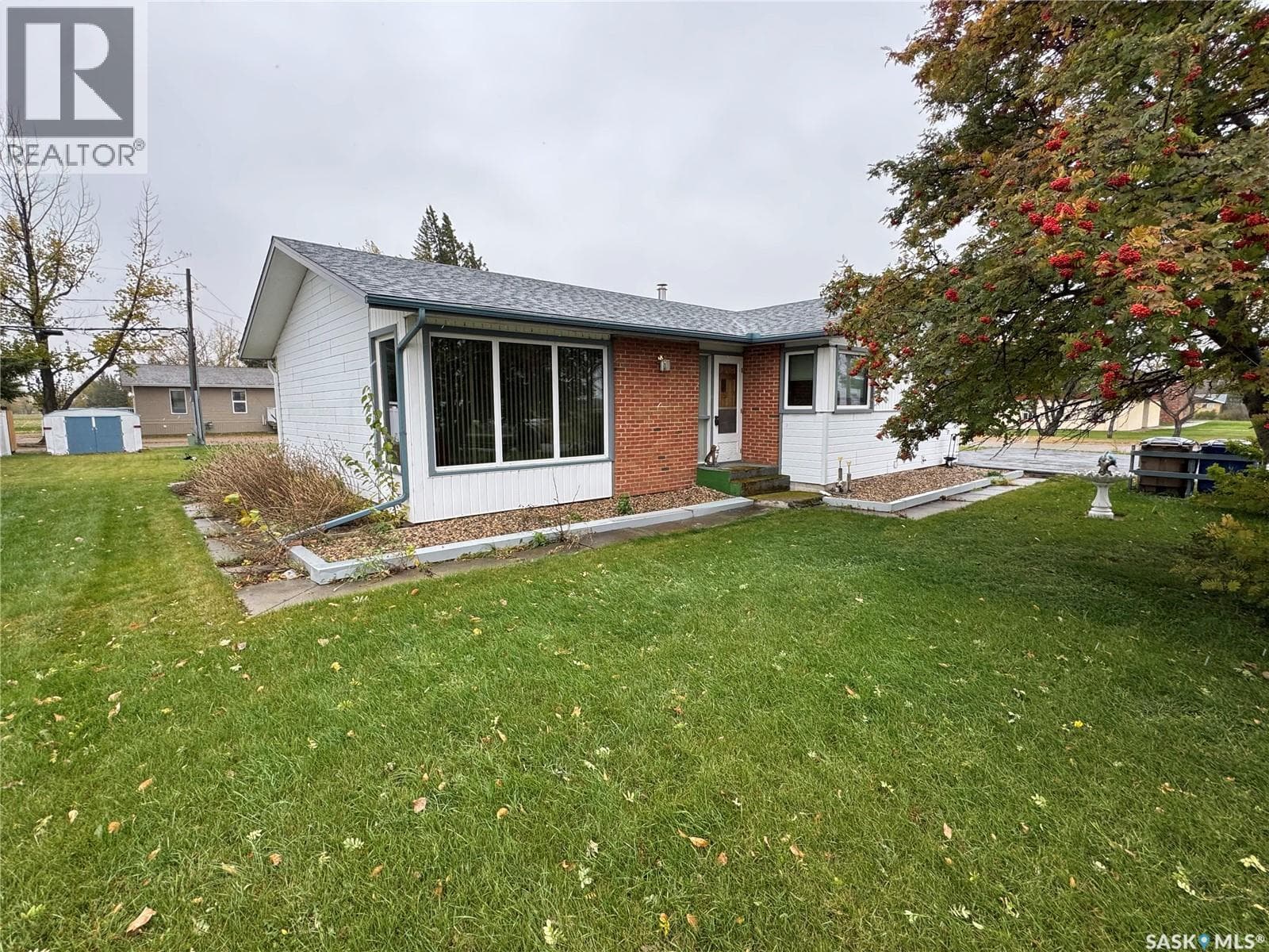 702 Portage AVENUE photo 3