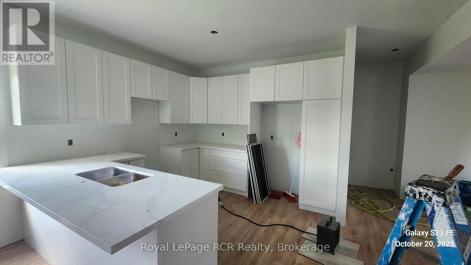 140 GOLD STREET W photo 3