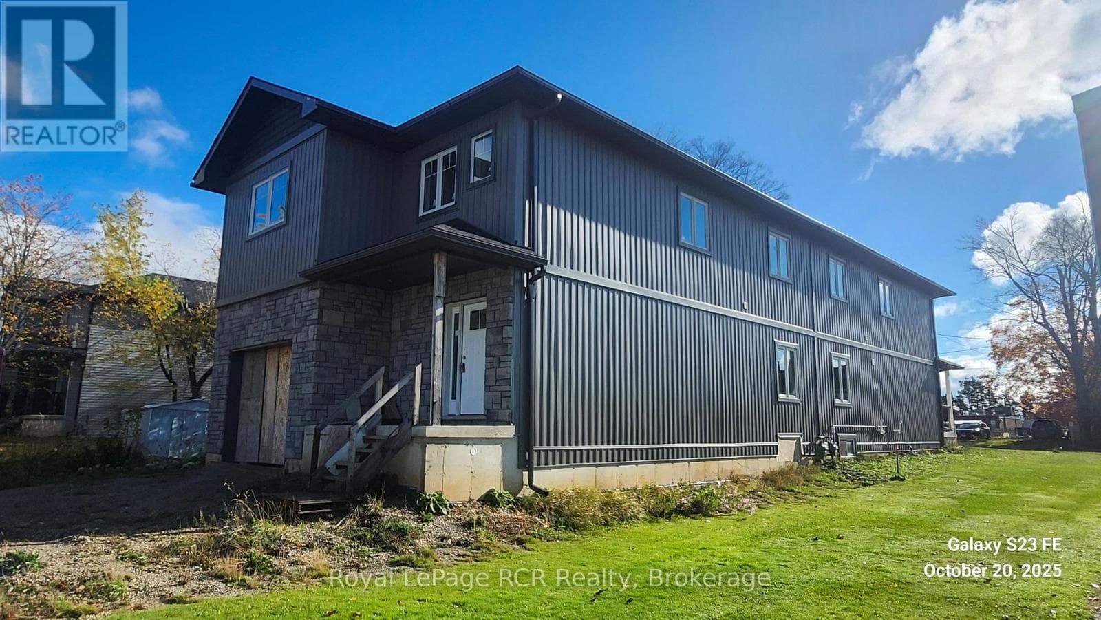 140 GOLD STREET W photo 2