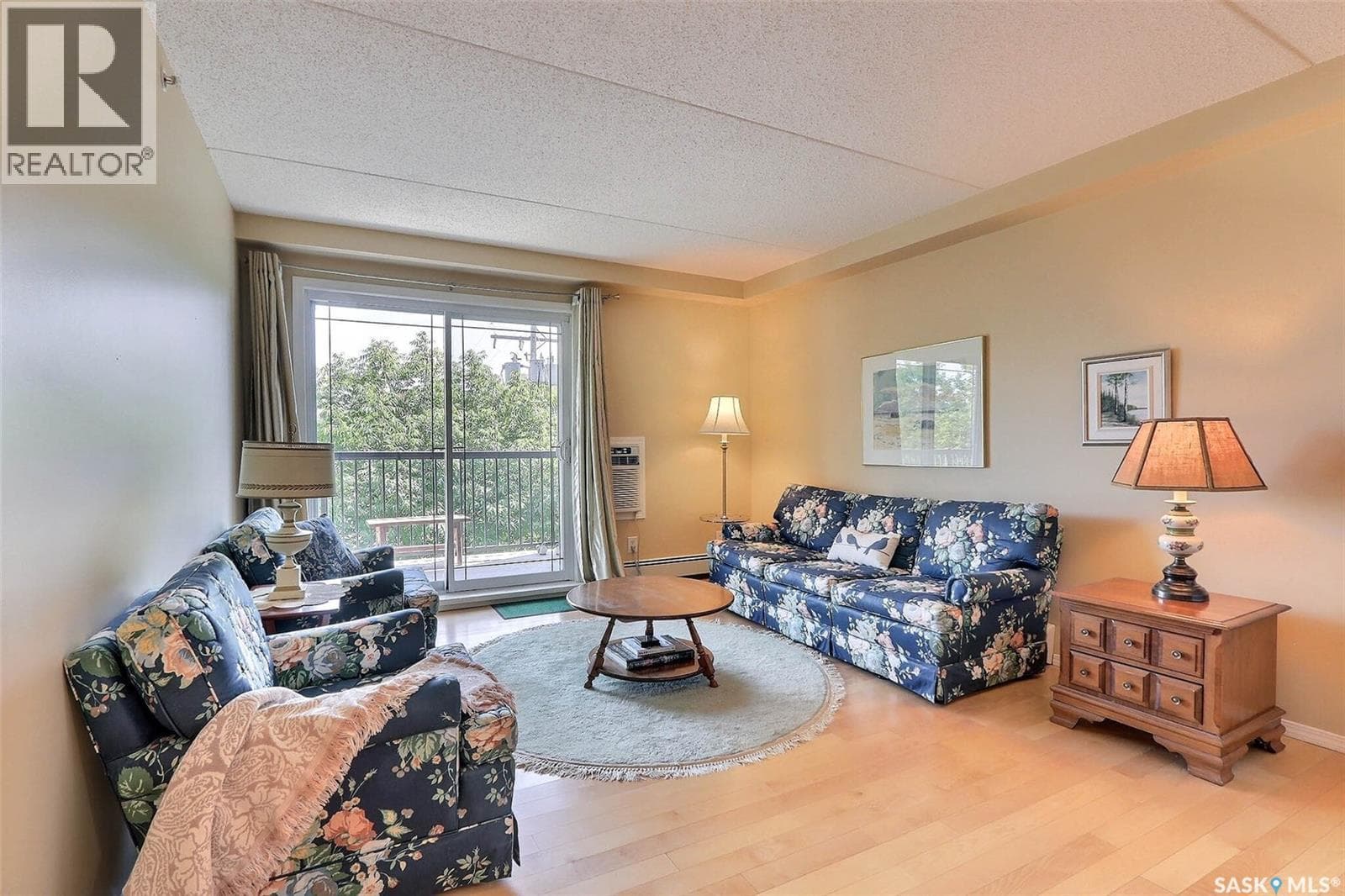 301 1901 1 1/2 AVENUE W photo 2