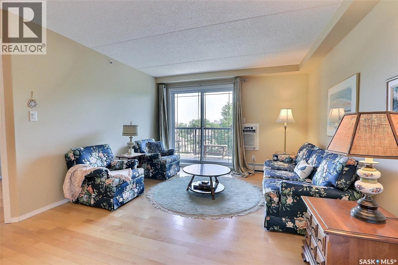 301 1901 1 1/2 AVENUE W photo 3