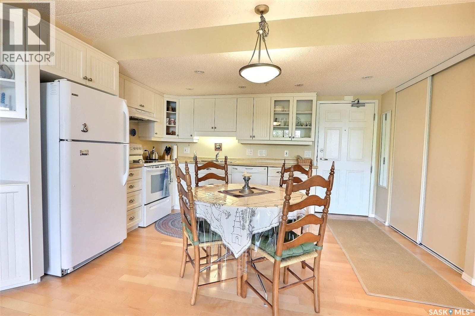 301 1901 1 1/2 AVENUE W photo 4