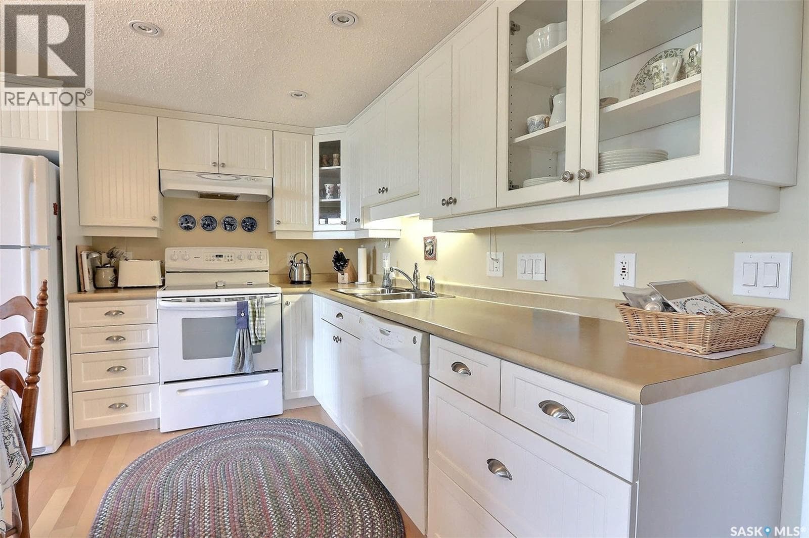 301 1901 1 1/2 AVENUE W photo 5