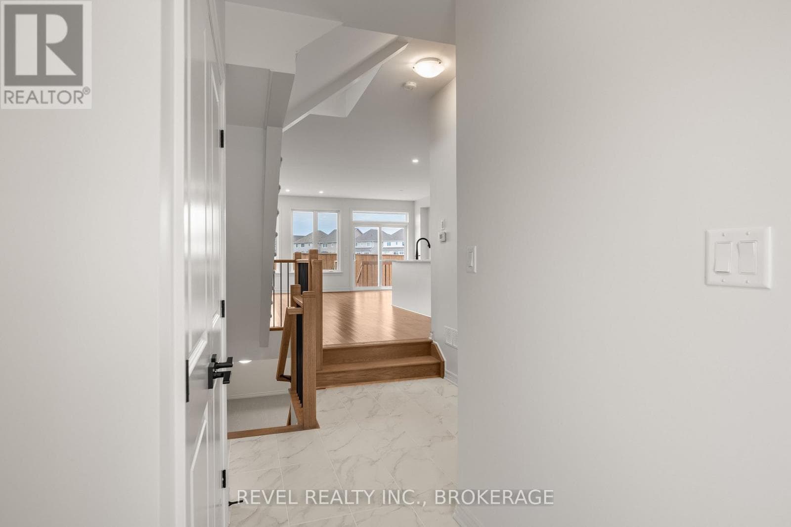 1075 BARROW AVENUE photo 3