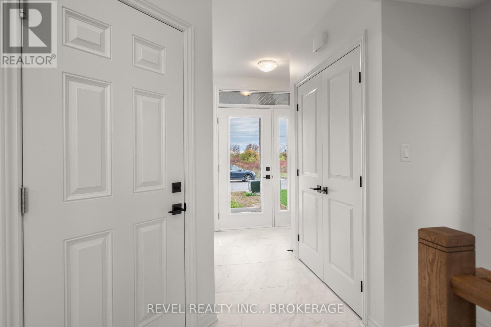 1075 BARROW AVENUE photo 4