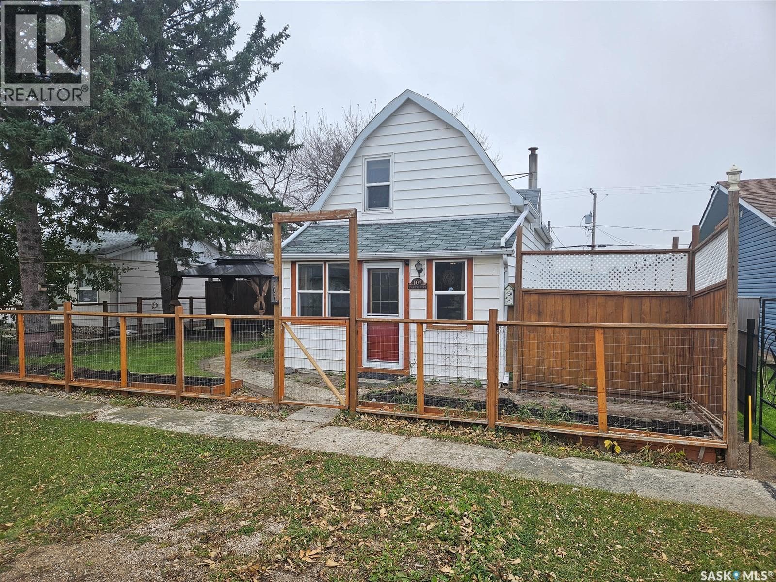 107 Carlyle STREET — photo 2