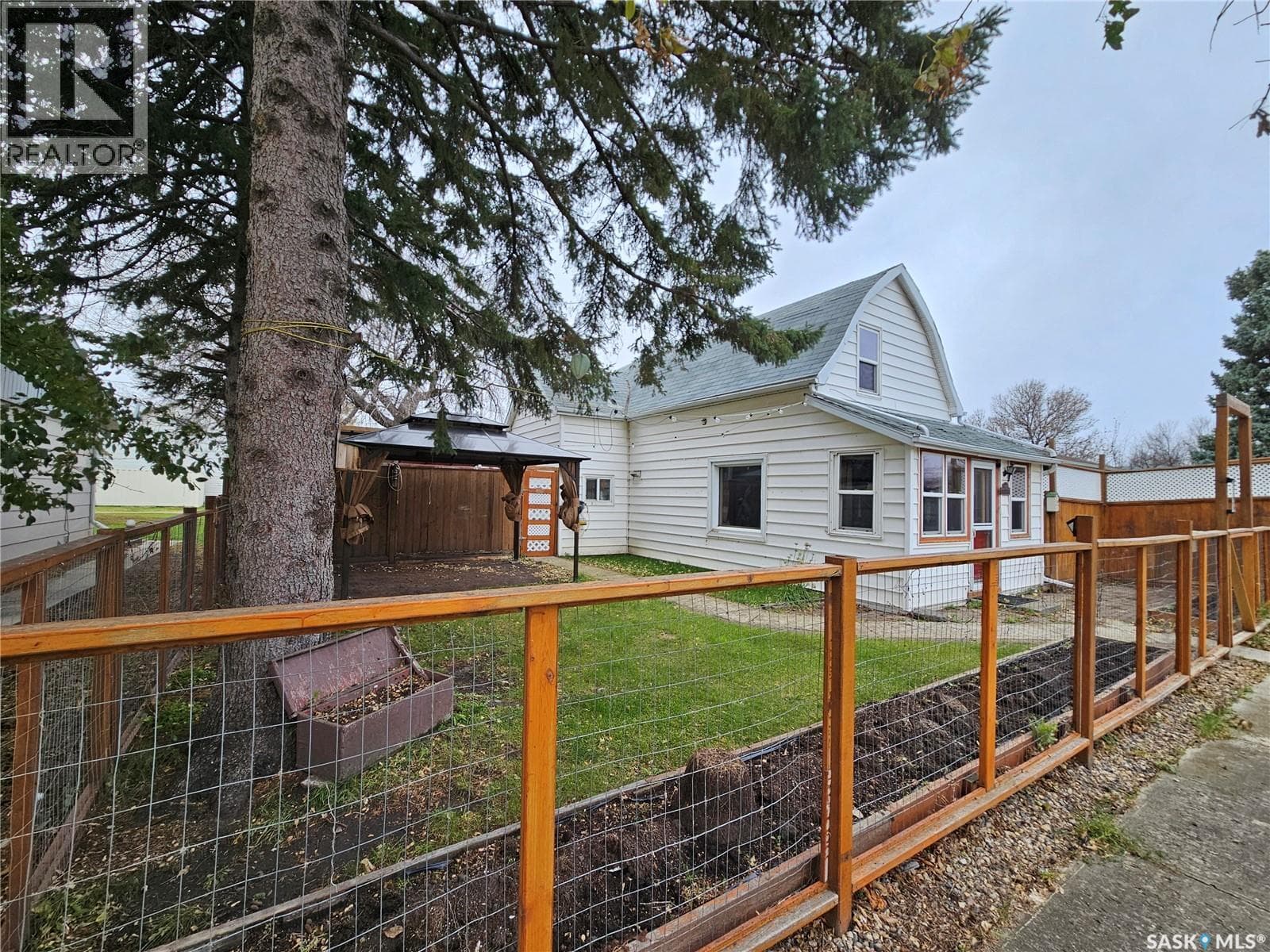 107 Carlyle STREET — photo 4