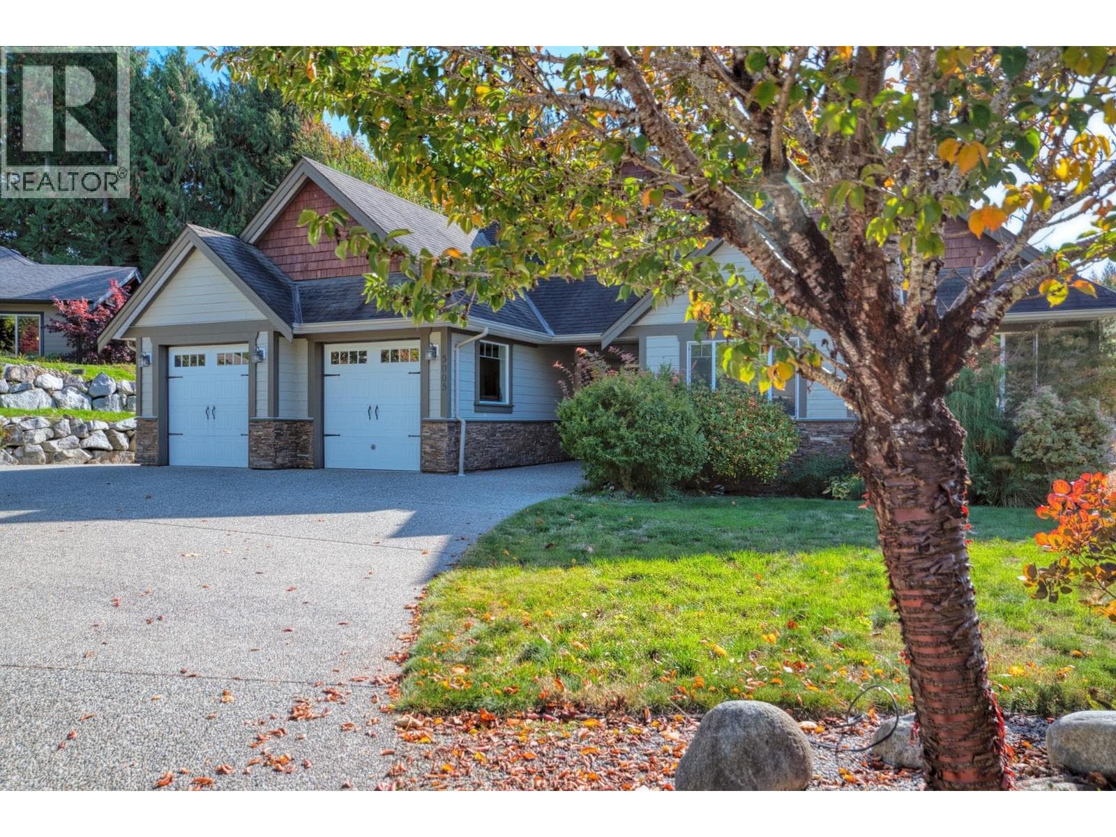 5005 BAY ROAD photo 2