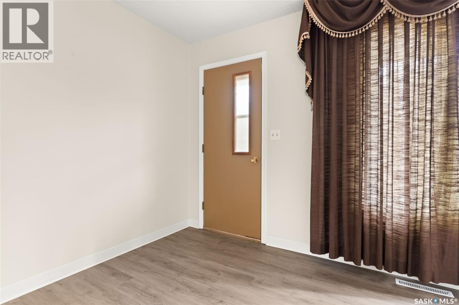 539 3rd STREET NE photo 3