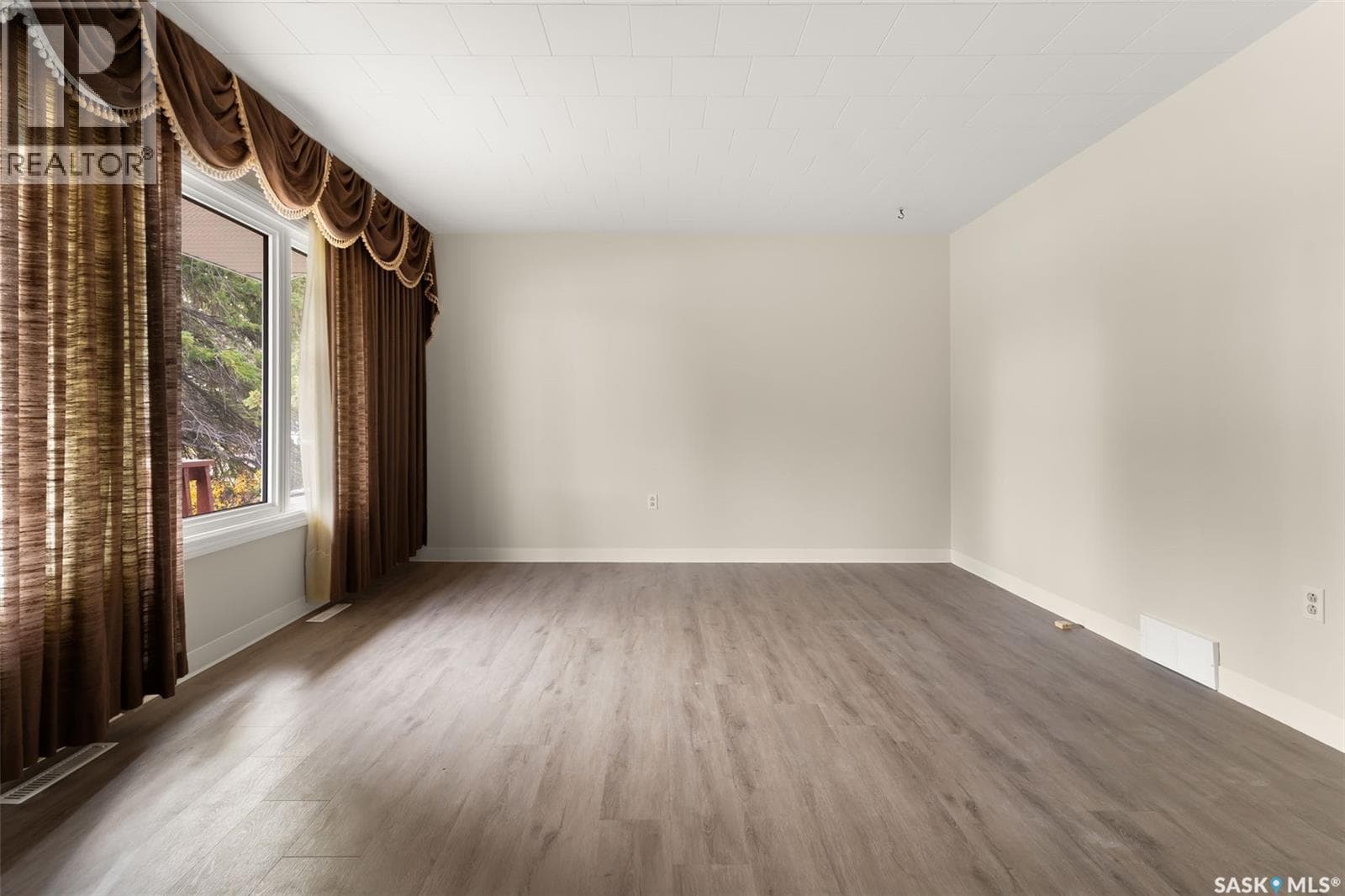 539 3rd STREET NE photo 5