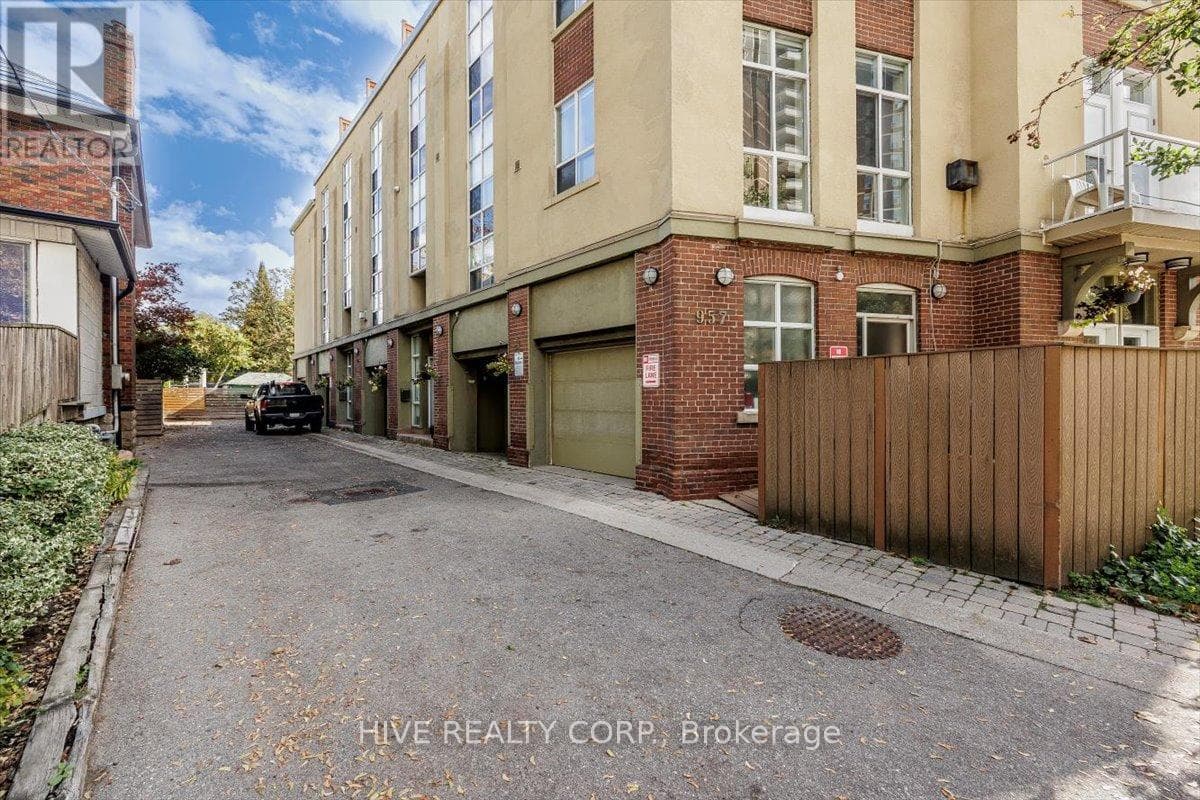 D - 957 BROADVIEW AVENUE photo 3