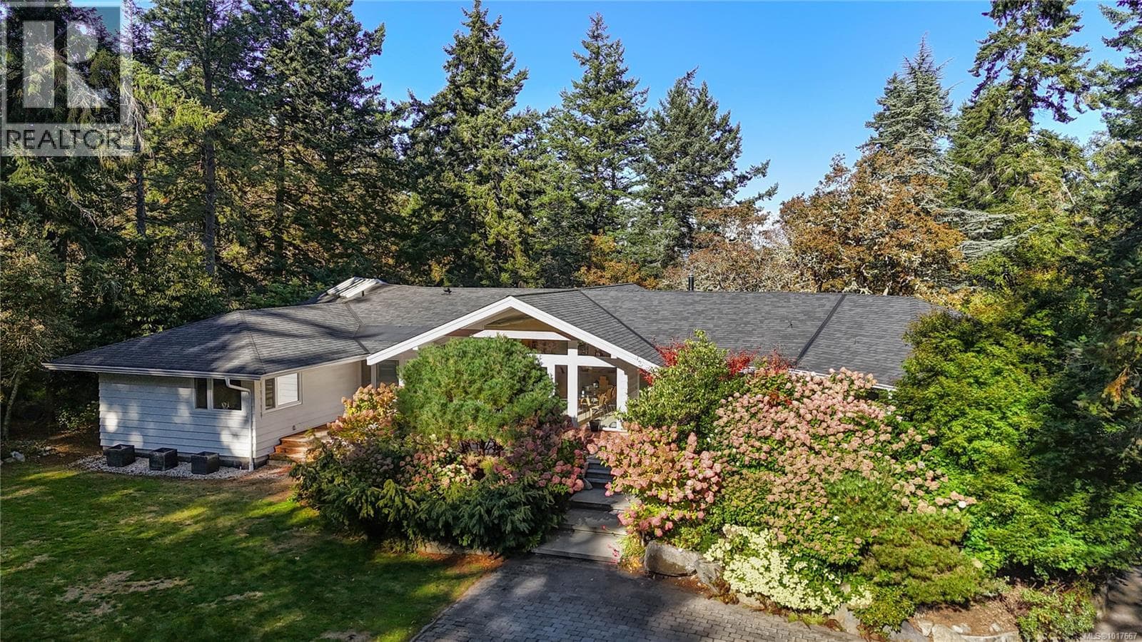 5 bed 5 bath single family at 2623 Queenswood Dr — $3,799,000