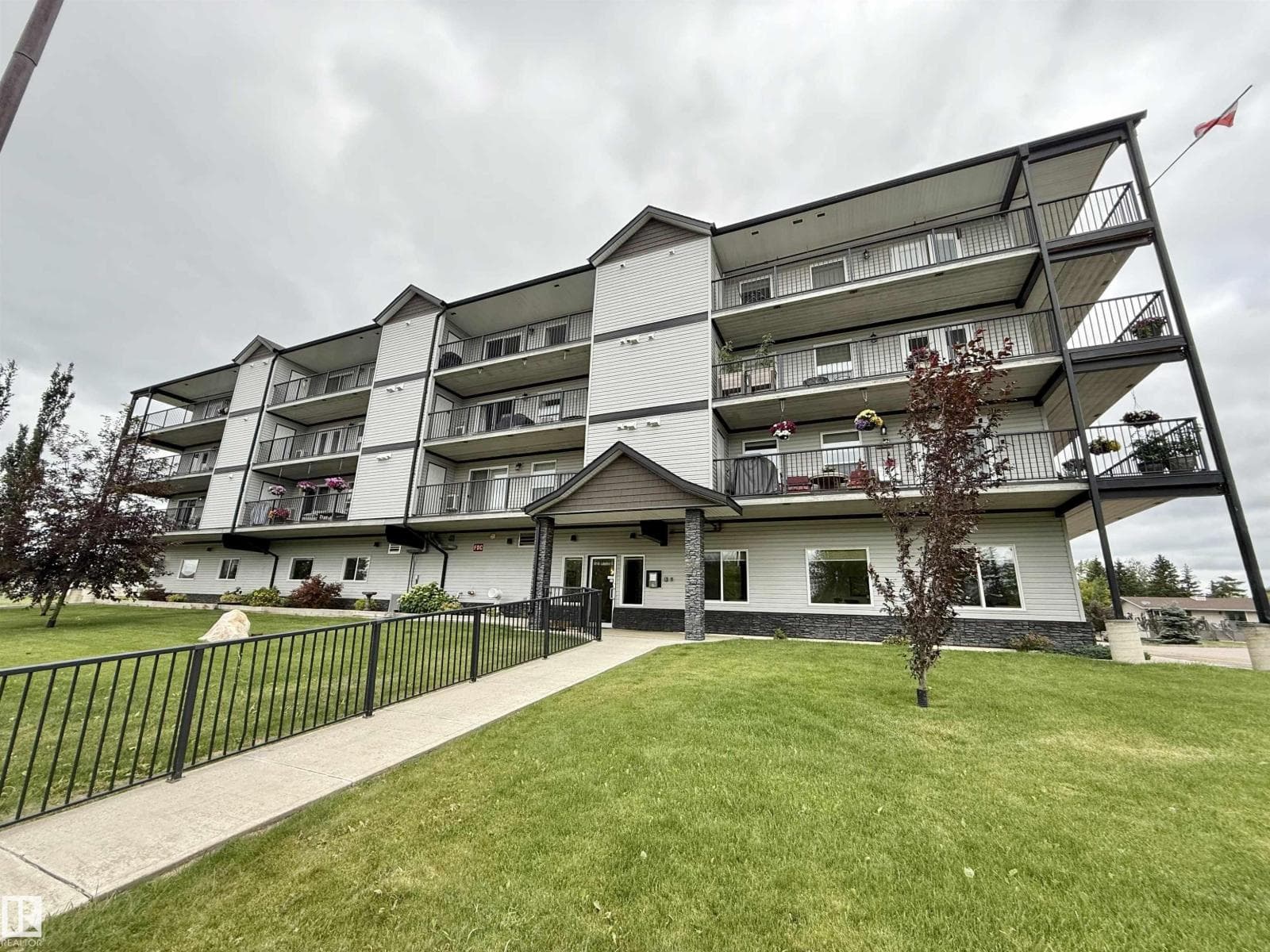 #302 4614A Lakeshore DR