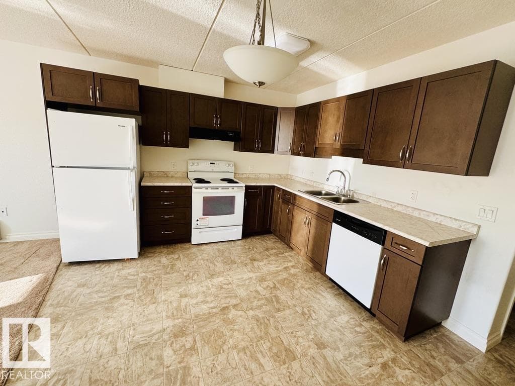 #302 4614A Lakeshore DR — photo 2