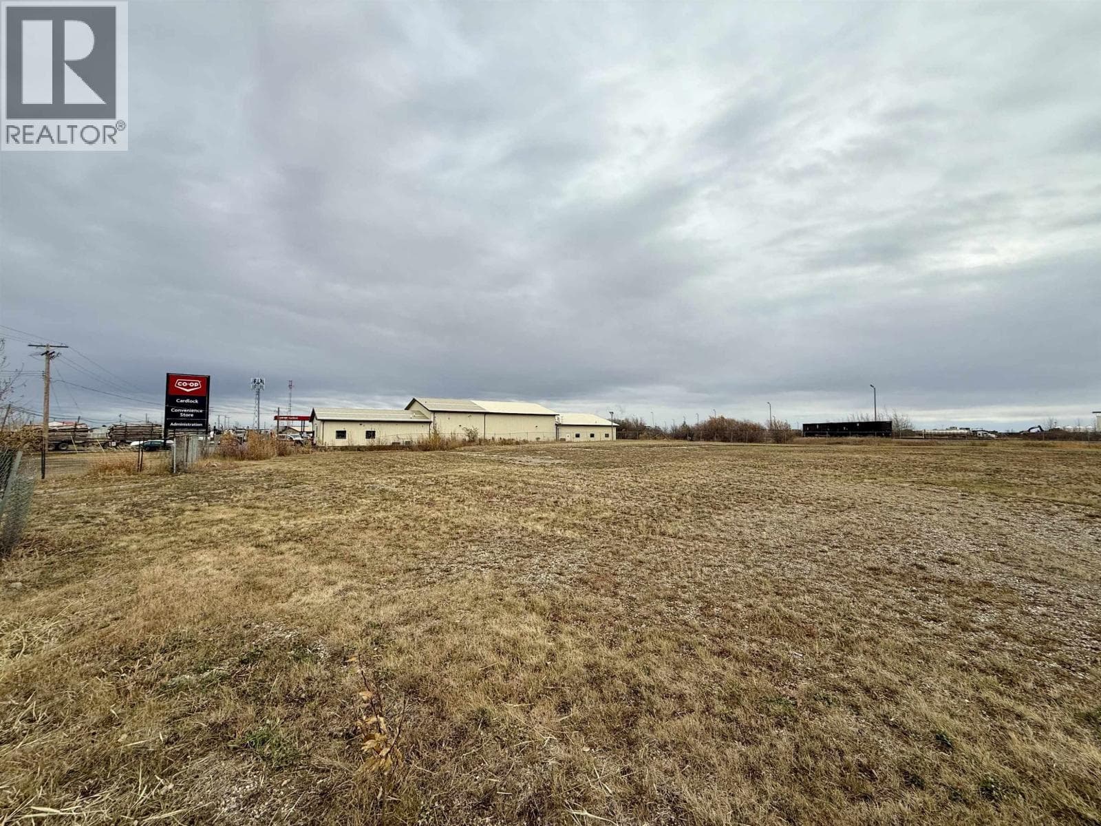 7405 100 AVENUE photo 3