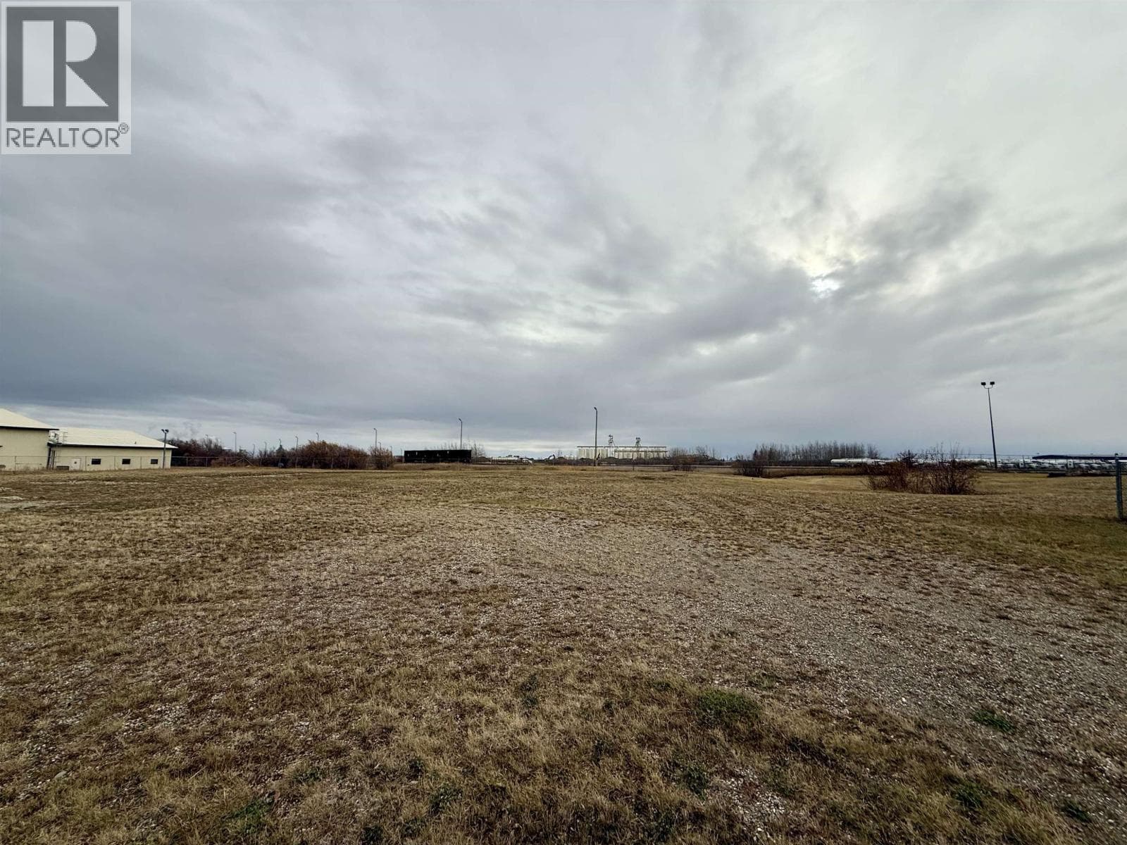 7405 100 AVENUE photo 4