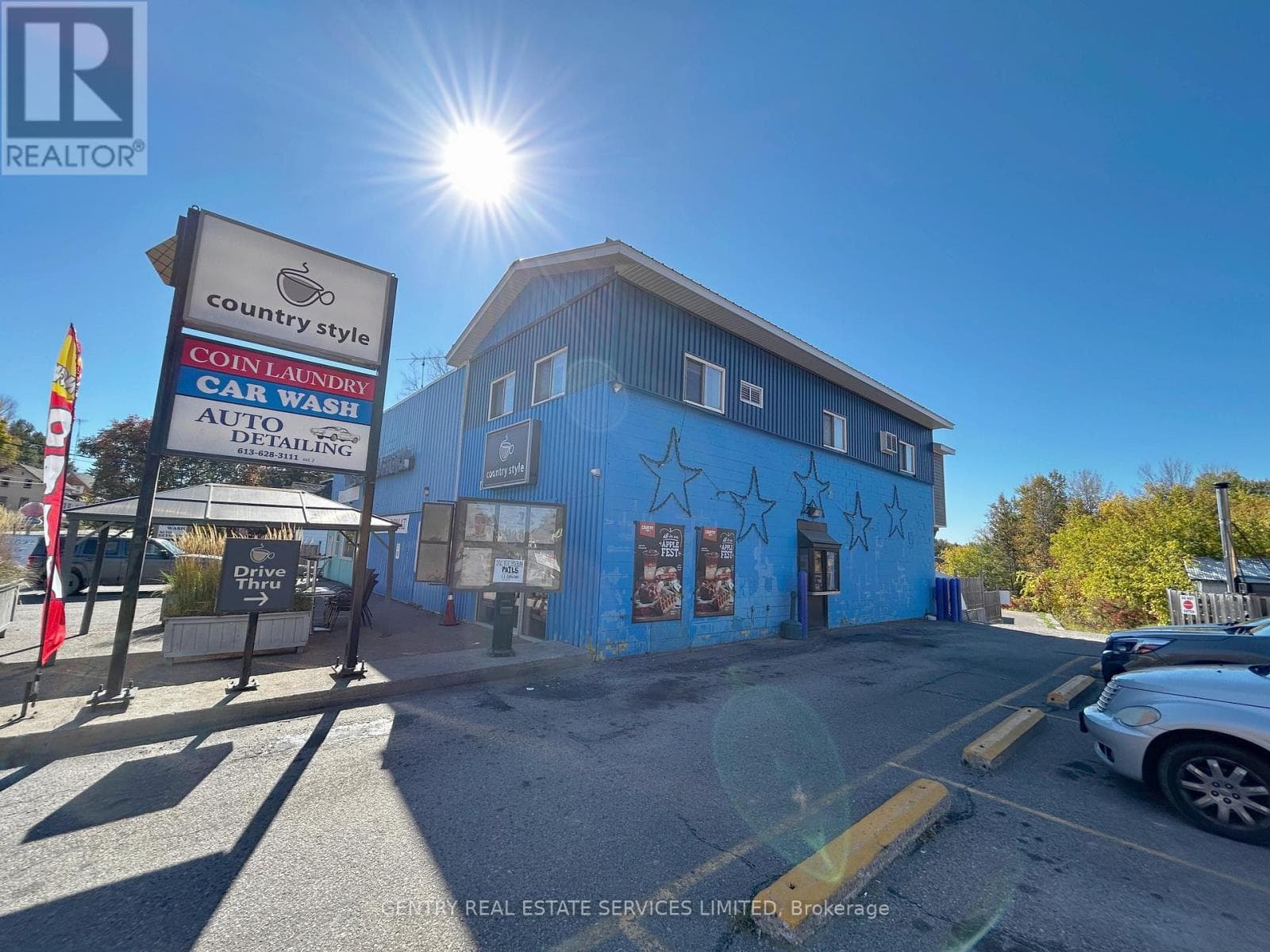 224 BONNECHERE STREET W photo 4