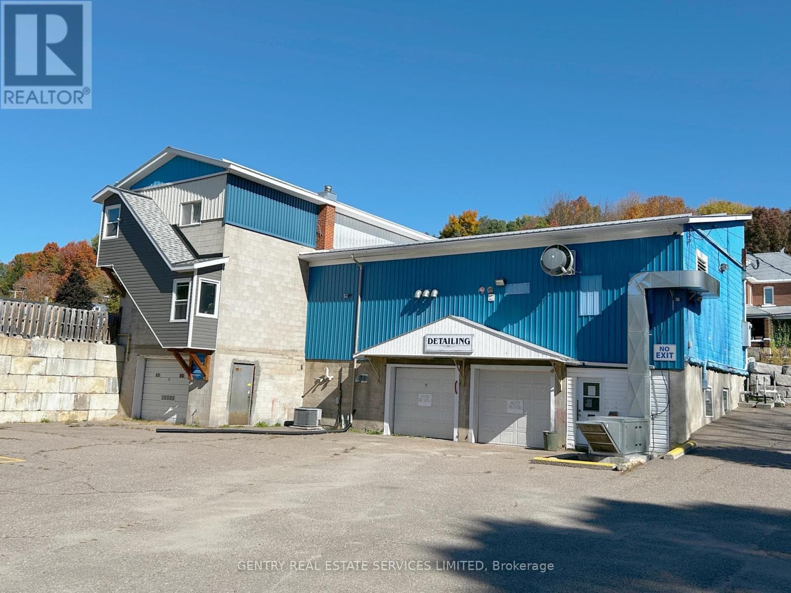 224 BONNECHERE STREET W photo 5