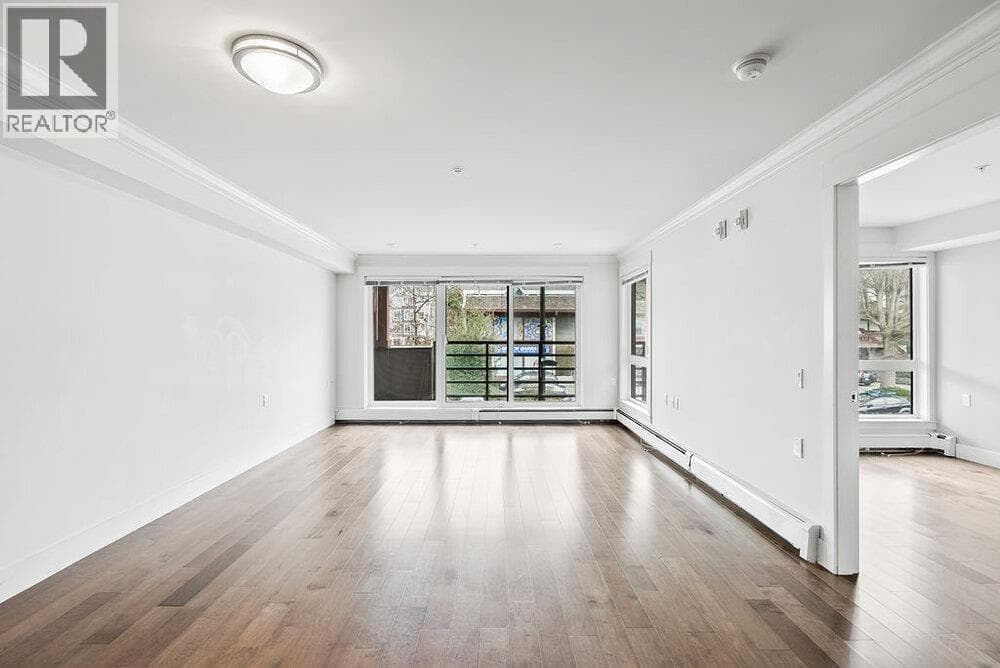 202 857 W 15TH STREET photo 3