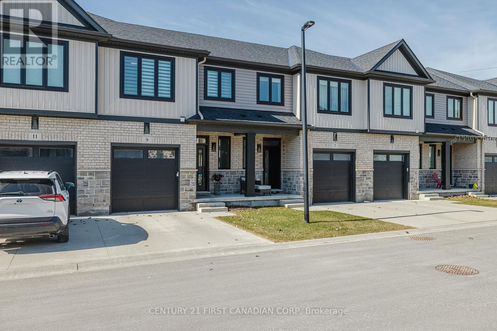 9 - 601 LIONS PARK DRIVE photo 3