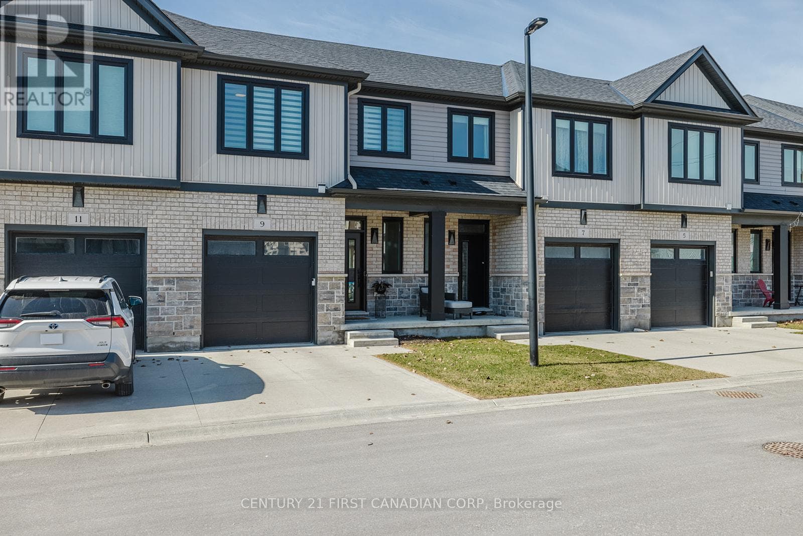 9 - 601 LIONS PARK DRIVE photo 4