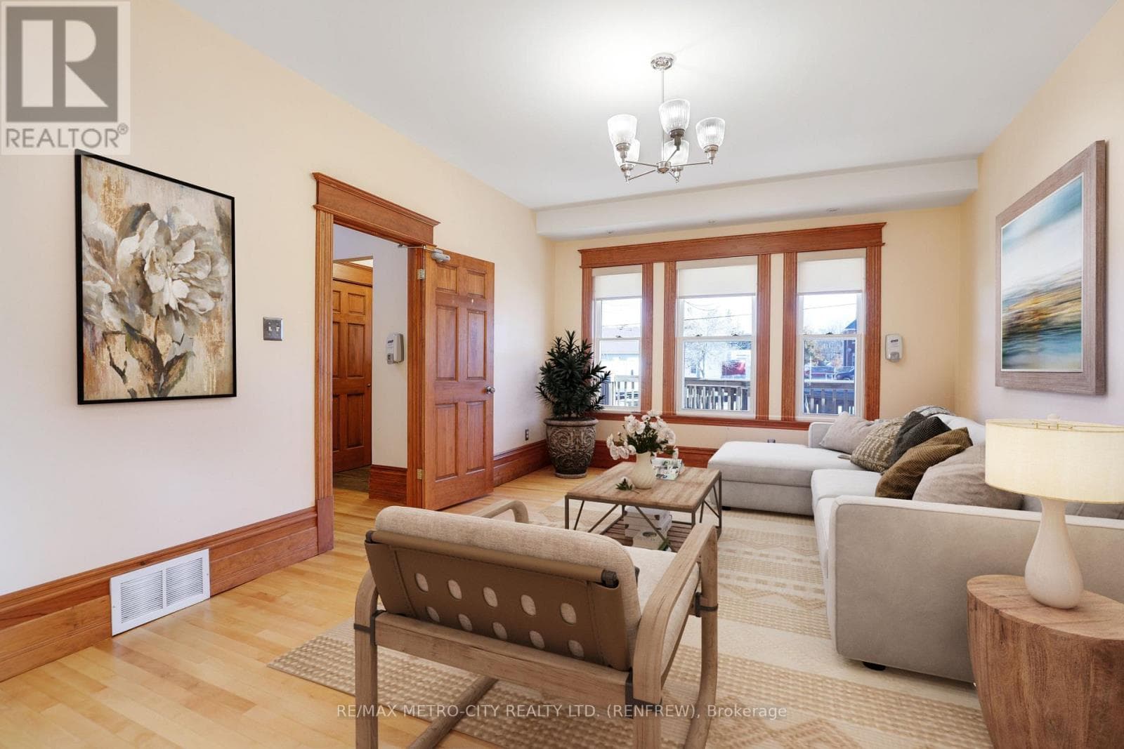 94 ARGYLE STREET N photo 5