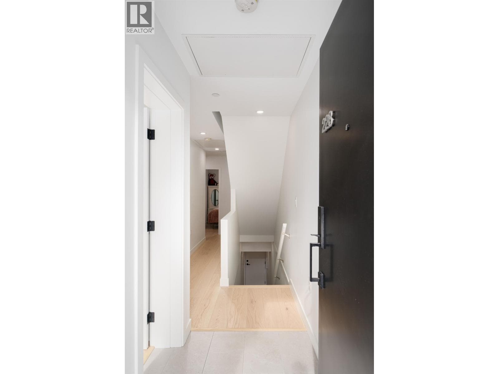 228 650 E 2ND STREET photo 5