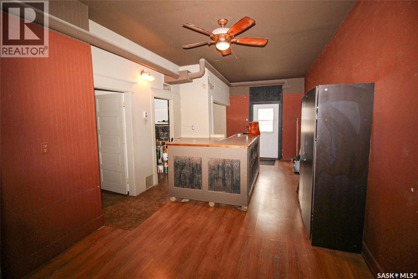 104 Maple AVENUE S — photo 2