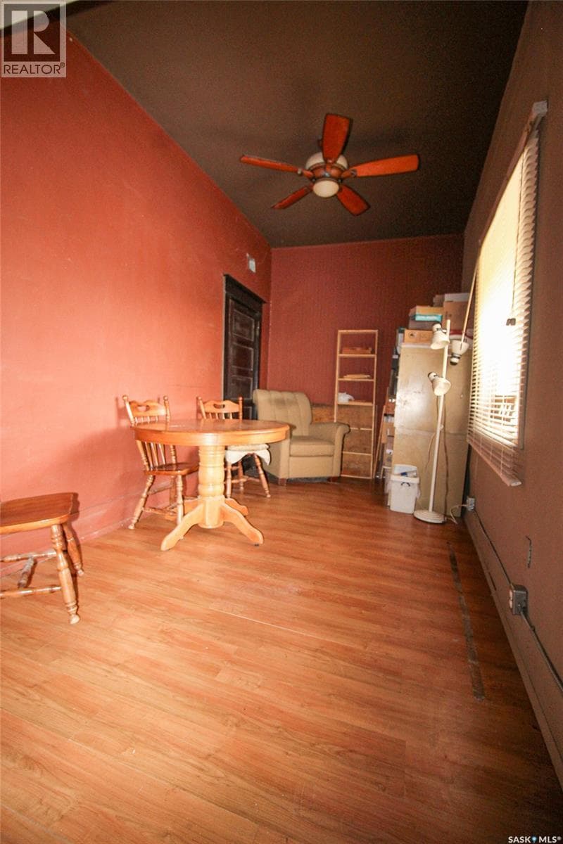 104 Maple AVENUE S — photo 3