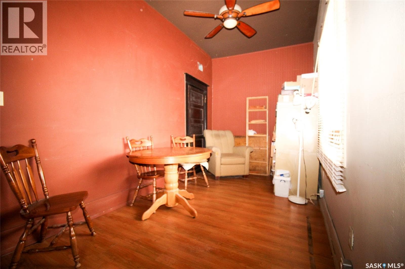 104 Maple AVENUE S — photo 4