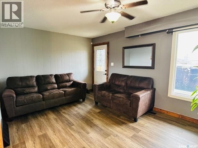 112 Fraser AVENUE — photo 4
