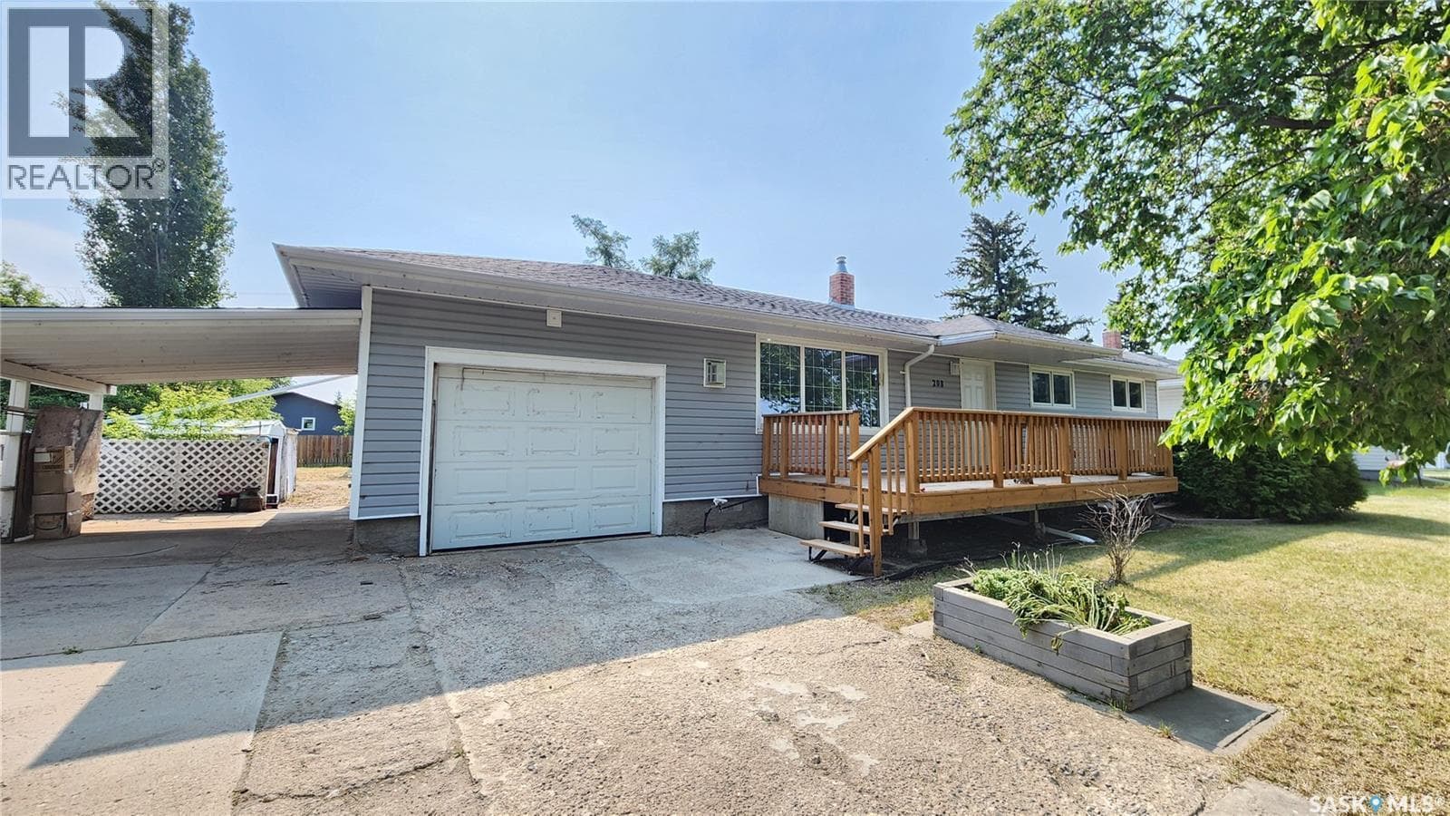 208 4th STREET W