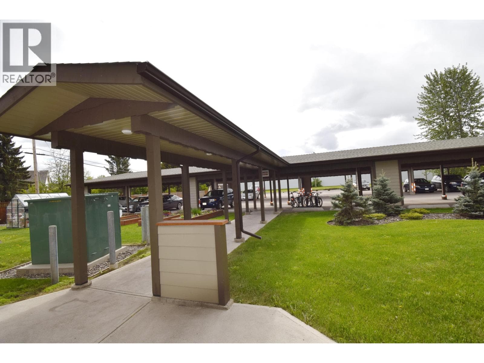 105 3684 PRINCESS CRESCENT photo 2