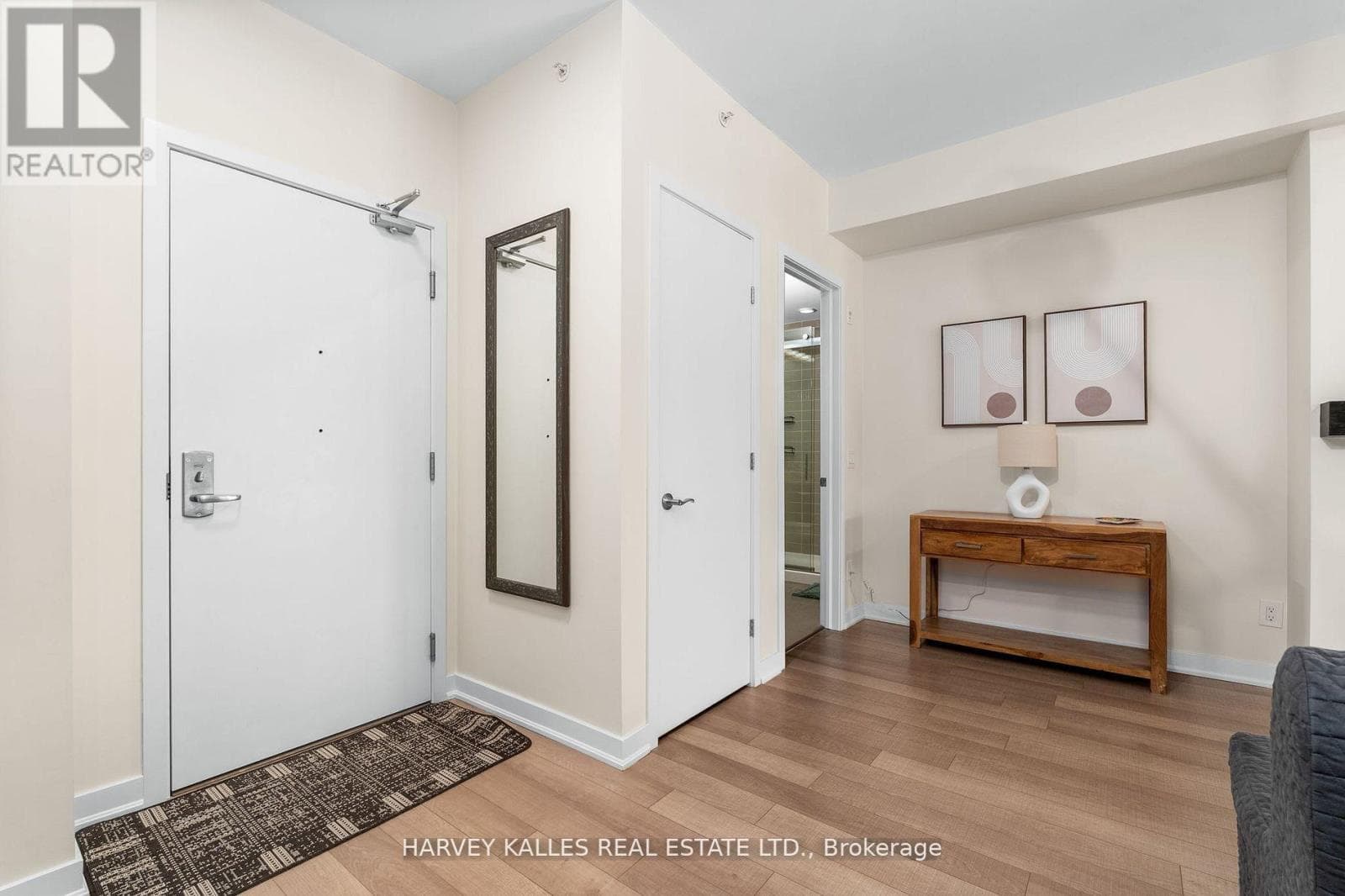 416 - 40 HORSESHOE BOULEVARD photo 3