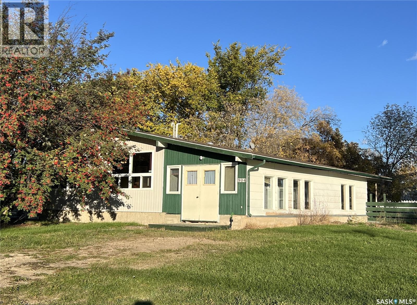 904 Railway AVENUE