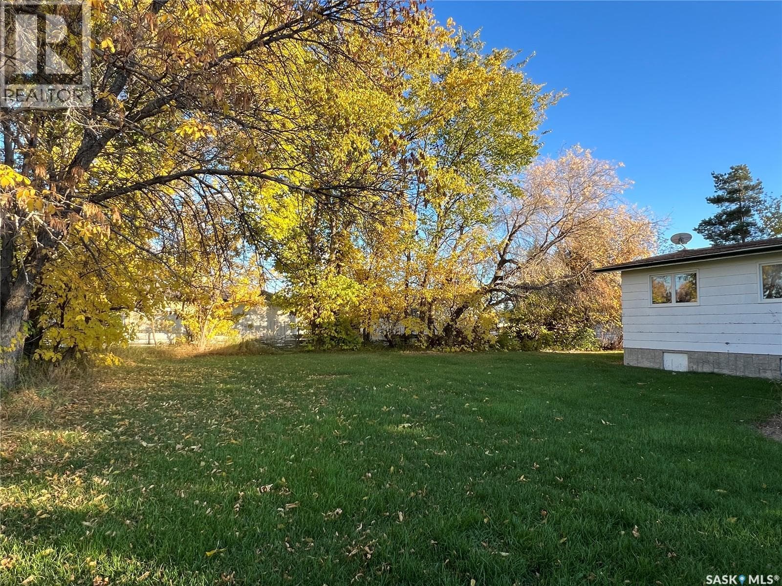 904 Railway AVENUE — photo 3