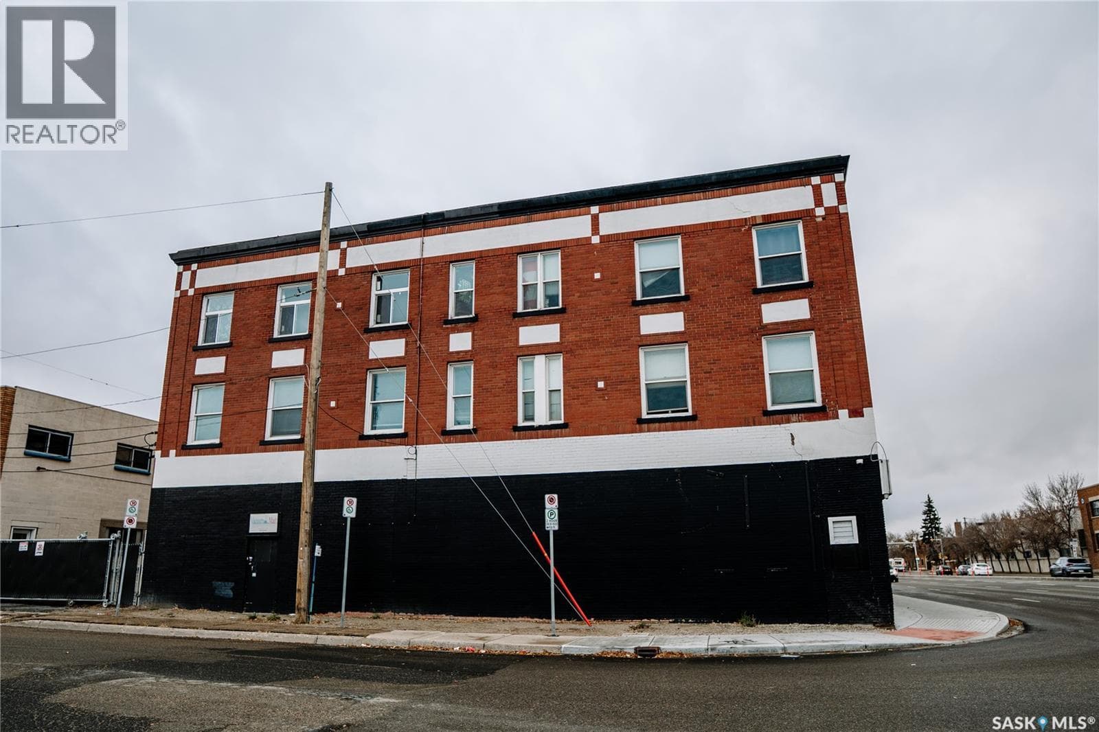 1174 Albert STREET photo 2