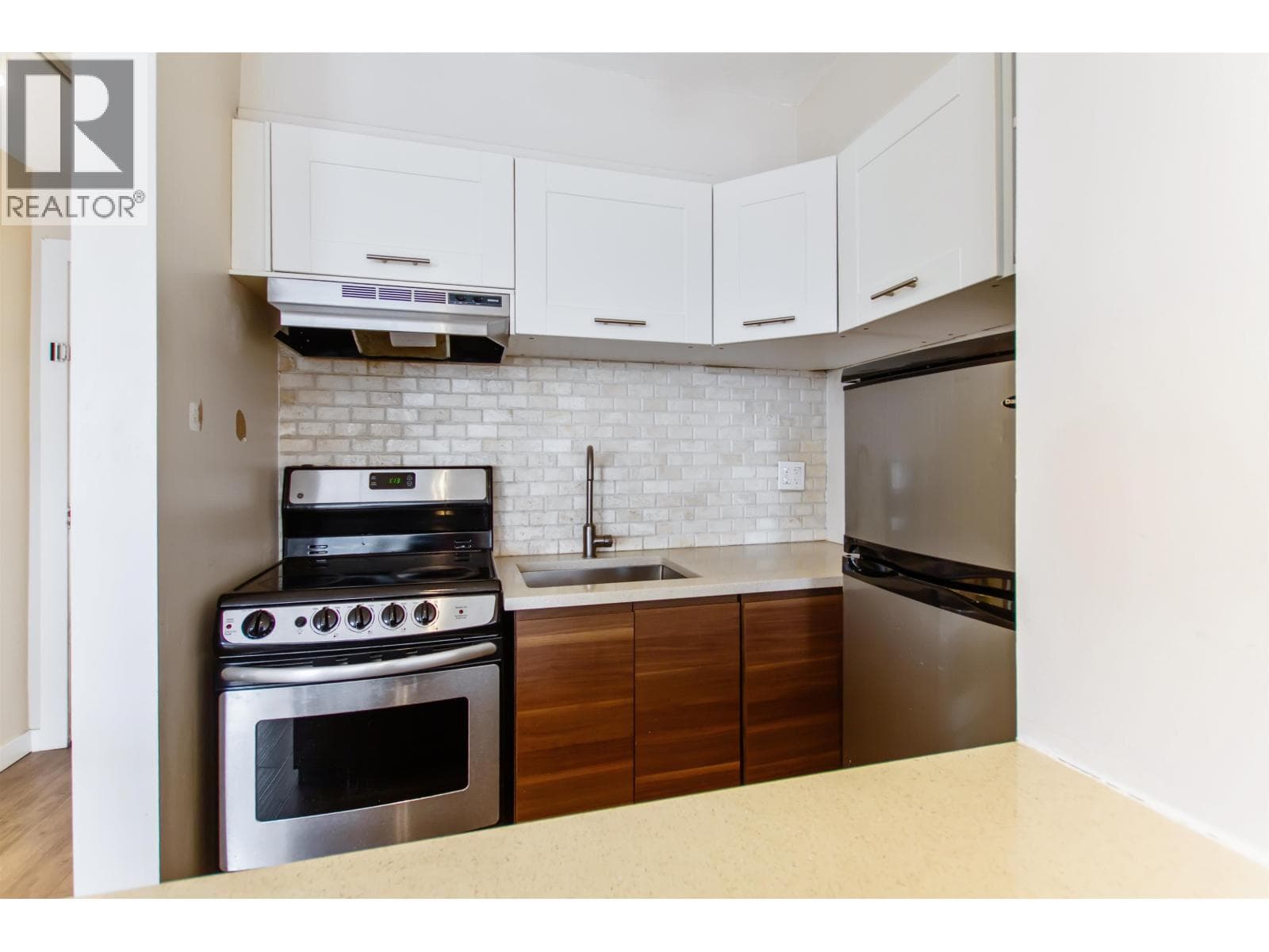 308 1250 BURNABY STREET photo 3