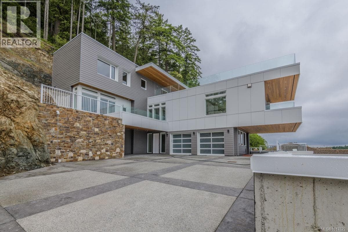 5 bed 8 bath single family at 3887 Gulfview Dr — $2,495,900