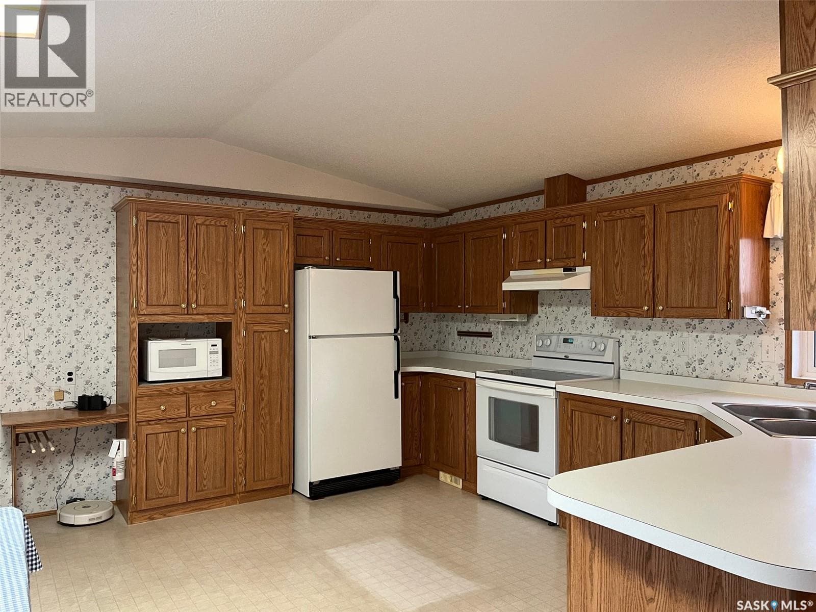 118 2 AVENUE E photo 11