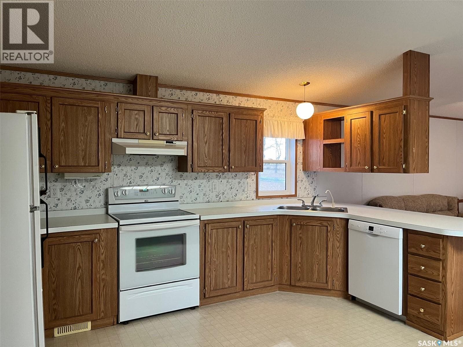 118 2 AVENUE E photo 12