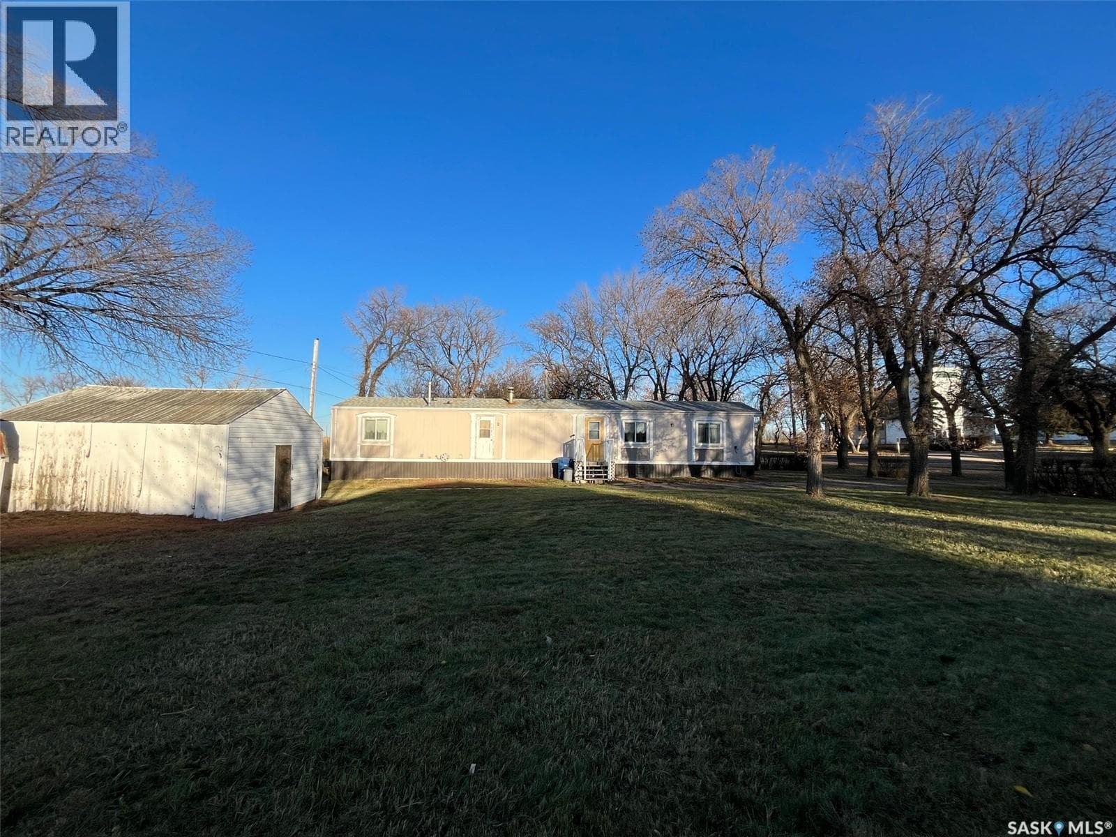 118 2 AVENUE E photo 4